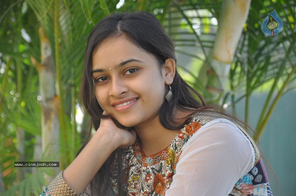 Sri Divya Latest Gallery - 17 / 49 photos