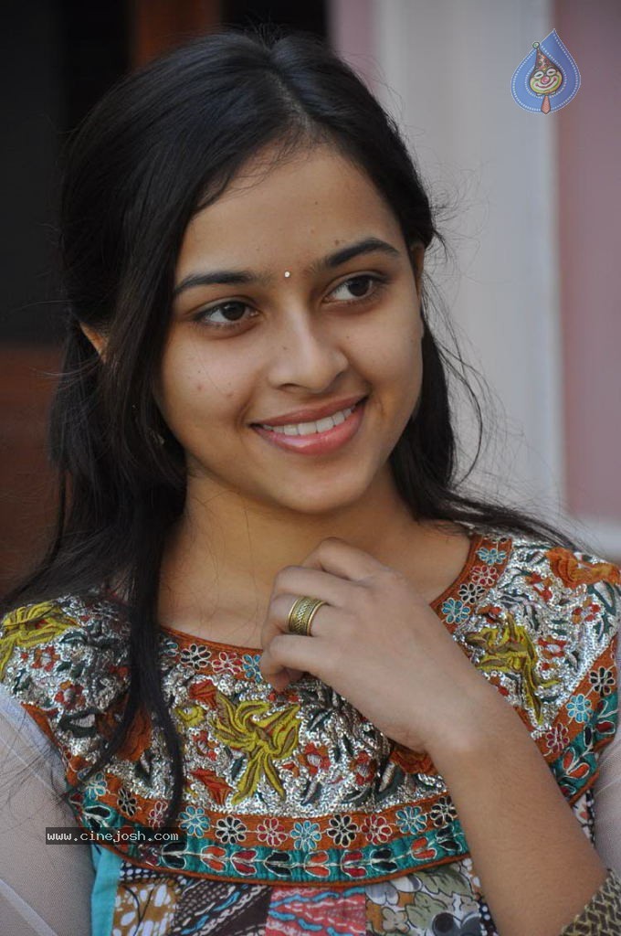 Sri Divya Latest Gallery - 20 / 49 photos