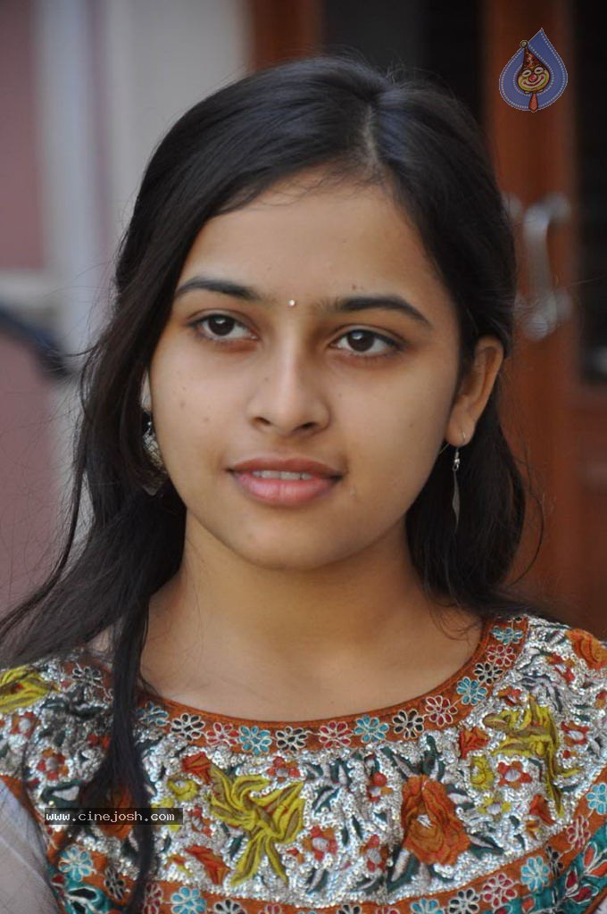 Sri Divya Latest Gallery - 27 / 49 photos
