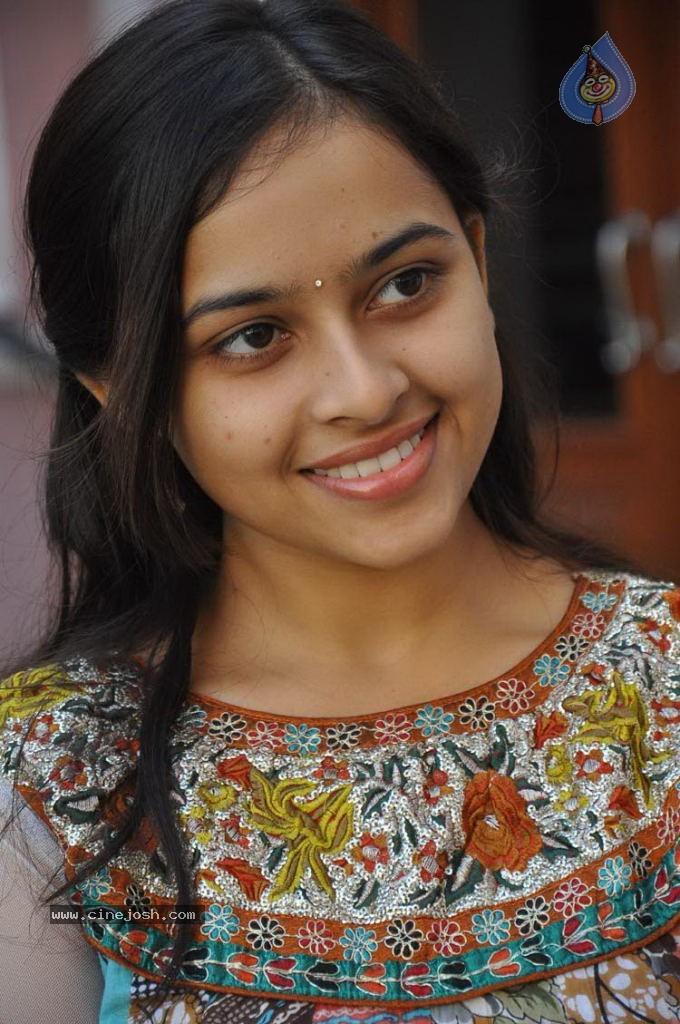 Sri Divya Latest Gallery - 40 / 49 photos