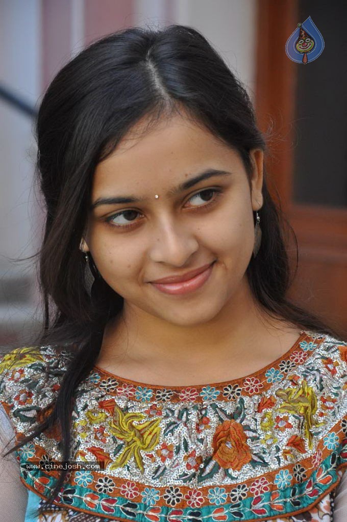 Sri Divya Latest Gallery - 42 / 49 photos