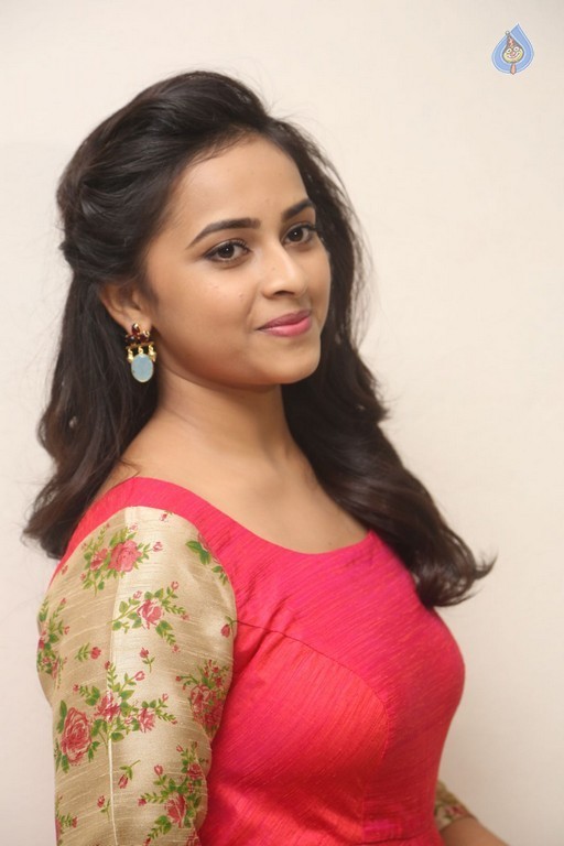 Sri Divya Latest Gallery - 36 / 42 photos