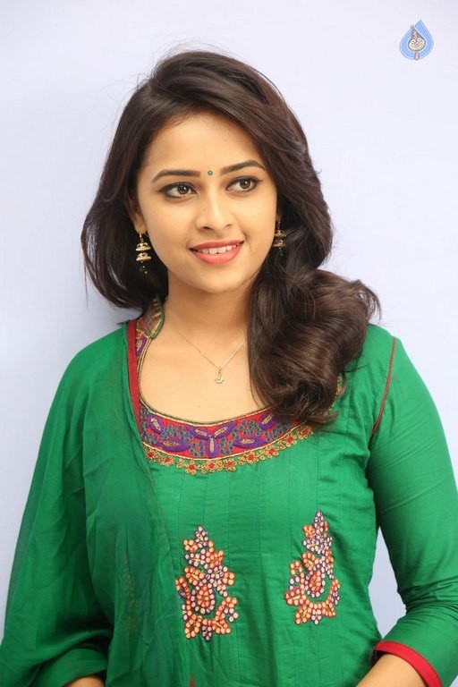 Sri Divya Latest Gallery - 18 / 33 photos