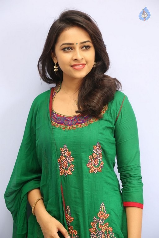 Sri Divya Latest Gallery - 26 / 33 photos