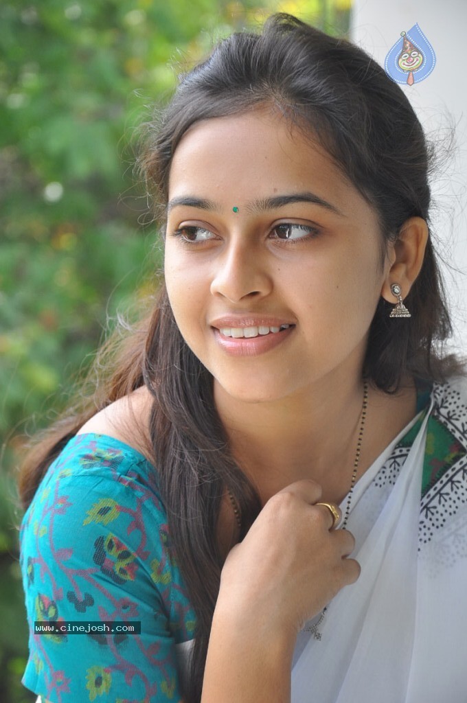 Sri Divya Latest Photos - 32 / 60 photos