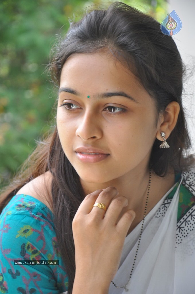 Sri Divya Latest Photos - 51 / 60 photos