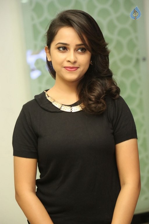 Sri Divya Latest Photos - 22 / 42 photos
