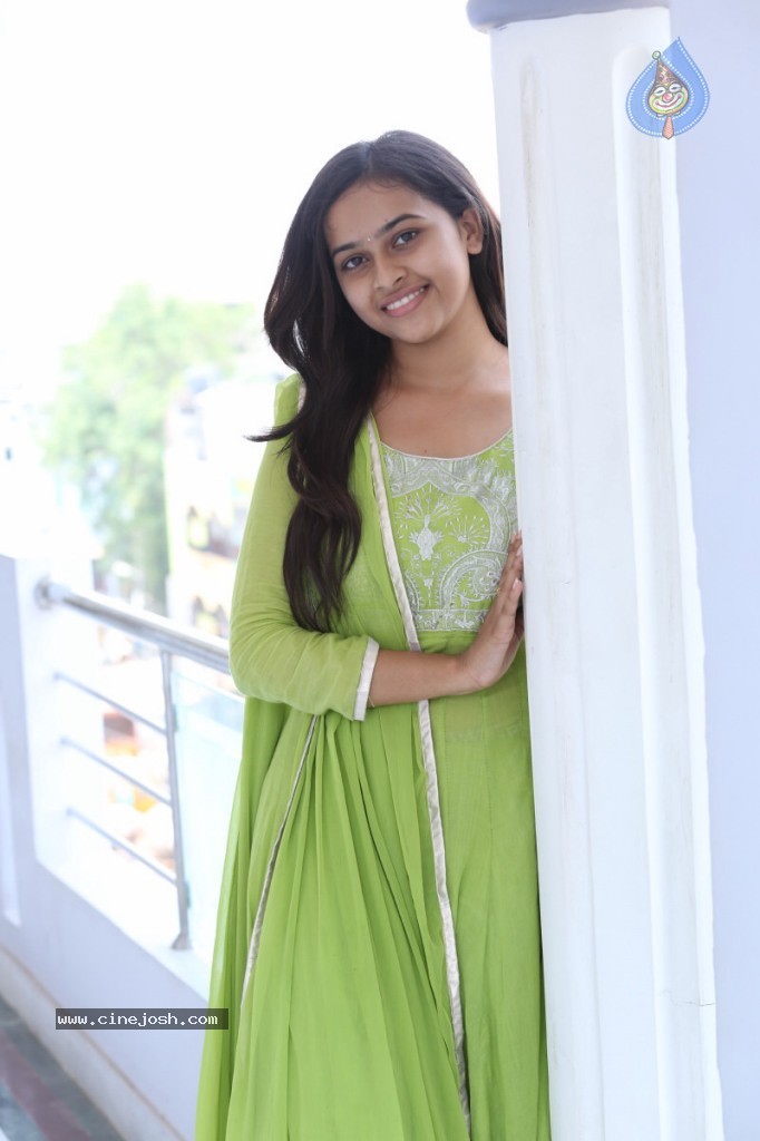 Sri Divya Latest Photos - 36 / 80 photos