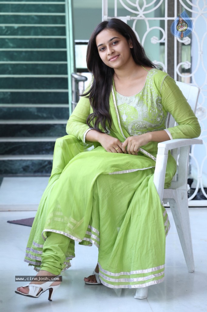 Sri Divya Latest Photos - 79 / 80 photos
