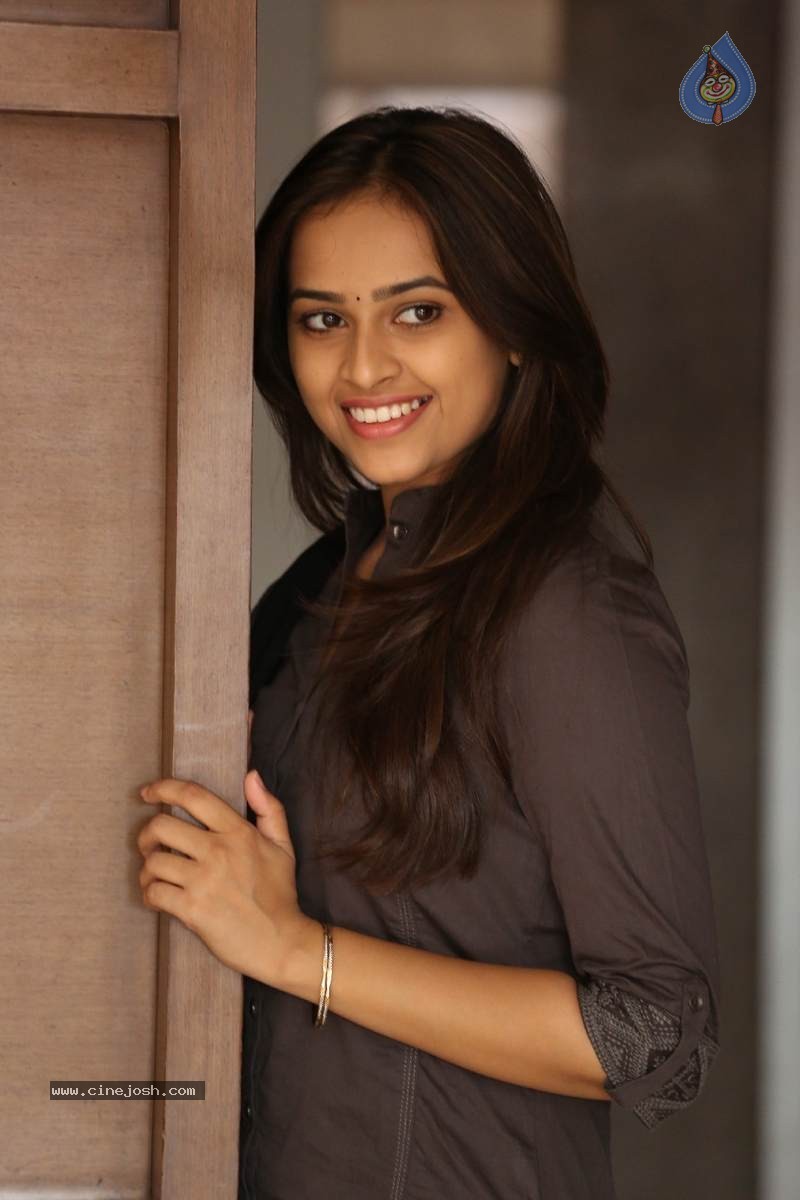 Sri Divya New Gallery - 25 / 60 photos