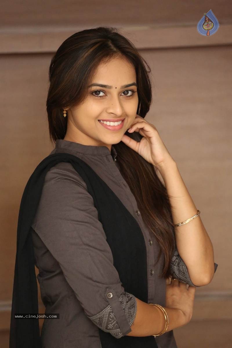 Sri Divya New Gallery - 26 / 60 photos