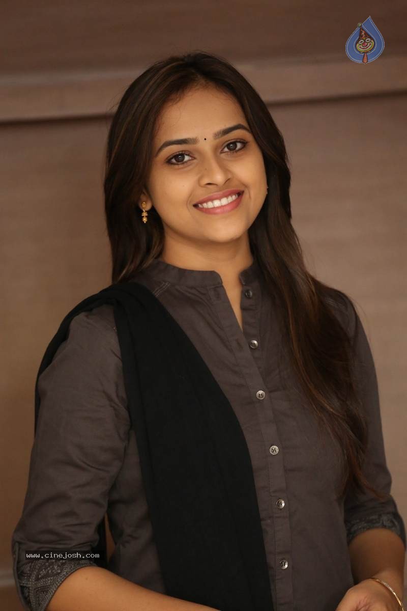 Sri Divya New Gallery - 27 / 60 photos