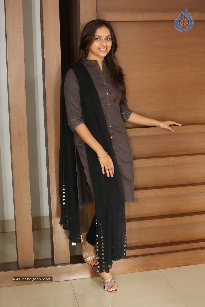 Sri Divya New Gallery - 29 / 60 photos