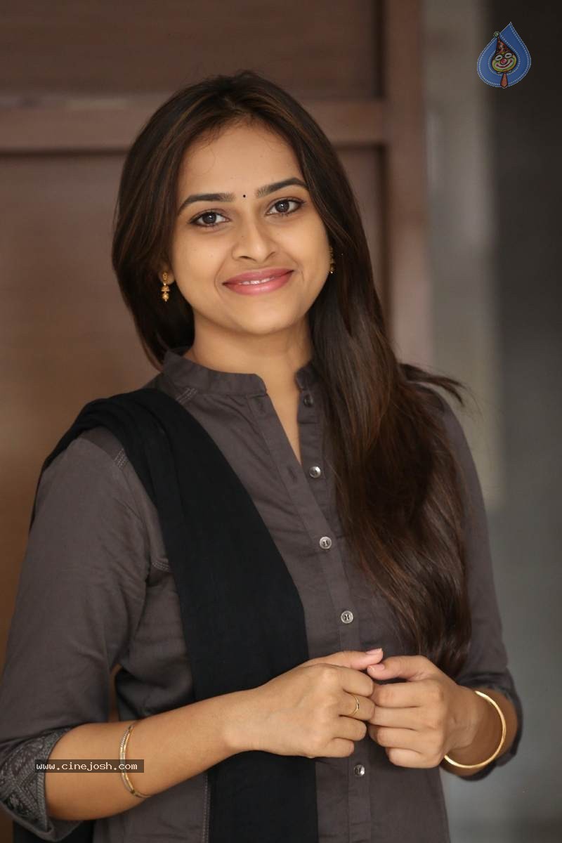 Sri Divya New Gallery - 32 / 60 photos