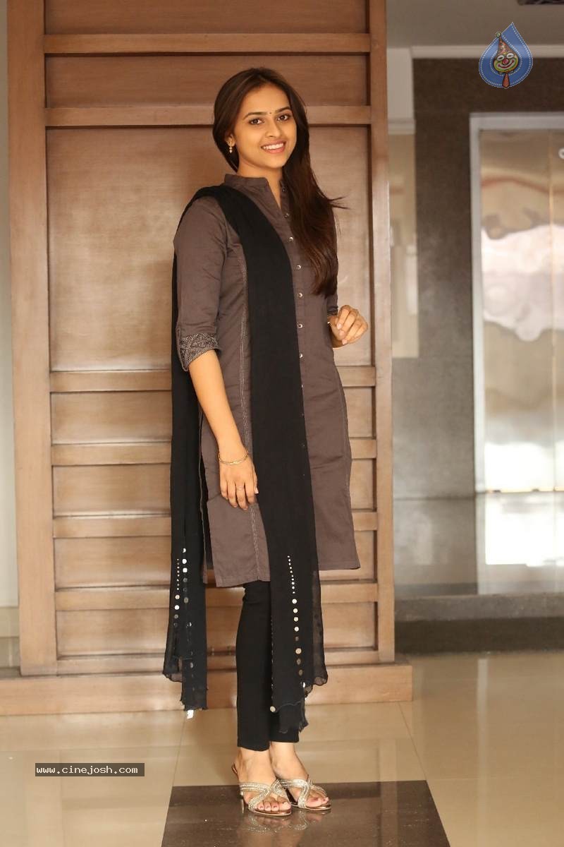 Sri Divya New Gallery - 34 / 60 photos