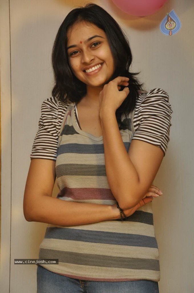 Sri Divya New Photos - 2 / 23 photos