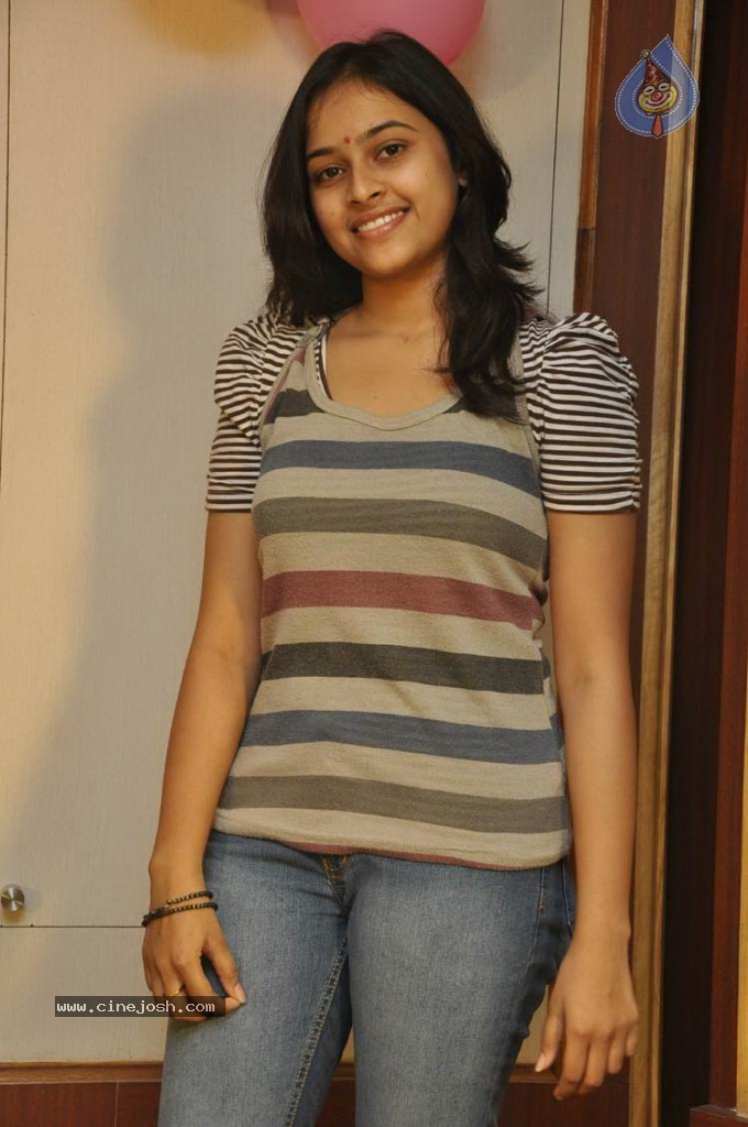 Sri Divya New Photos - 9 / 23 photos