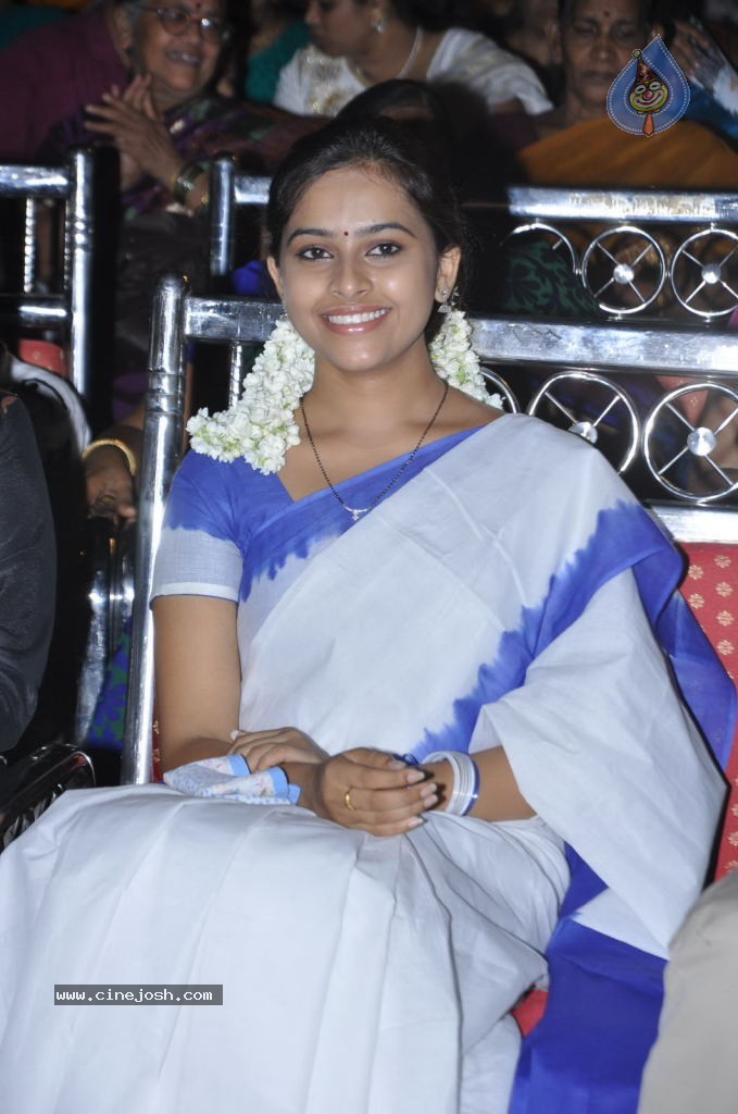 Sri Divya New Stills - 12 / 39 photos