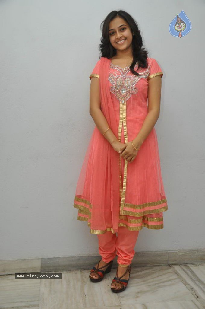Sri Divya New Stills - 29 / 37 photos