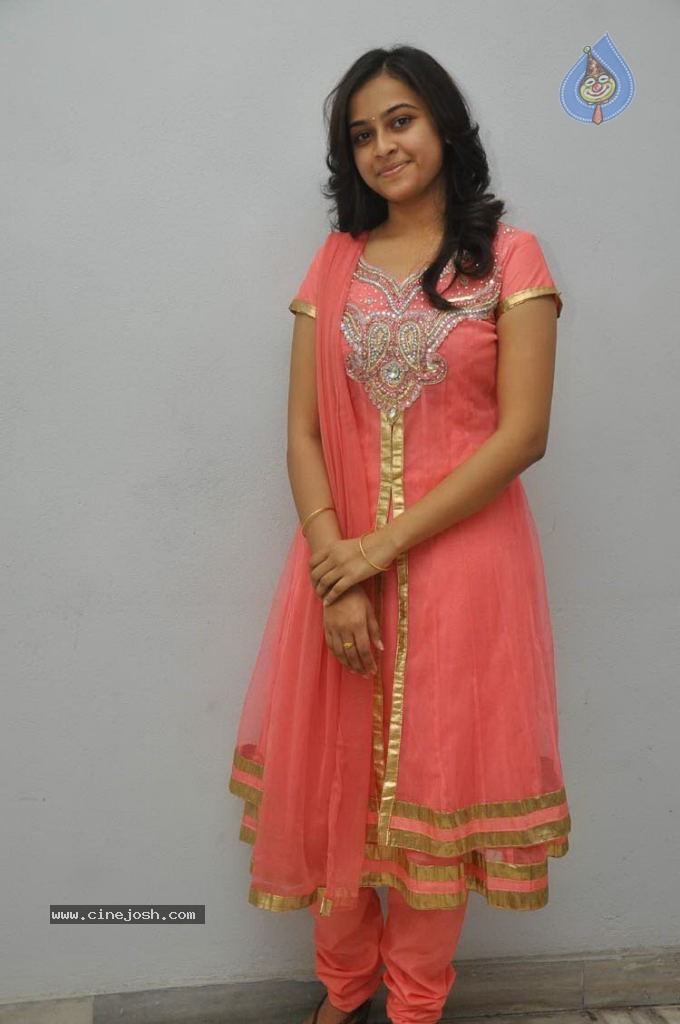 Sri Divya New Stills - 33 / 37 photos