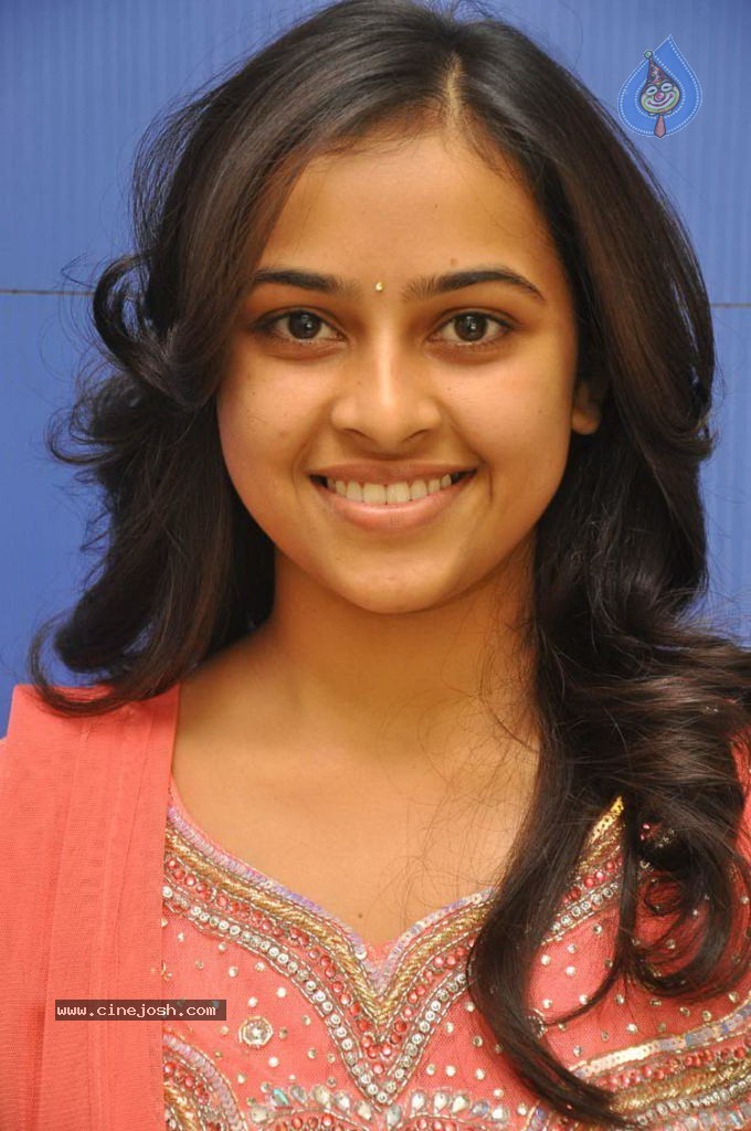 Sri Divya New Stills - 34 / 37 photos