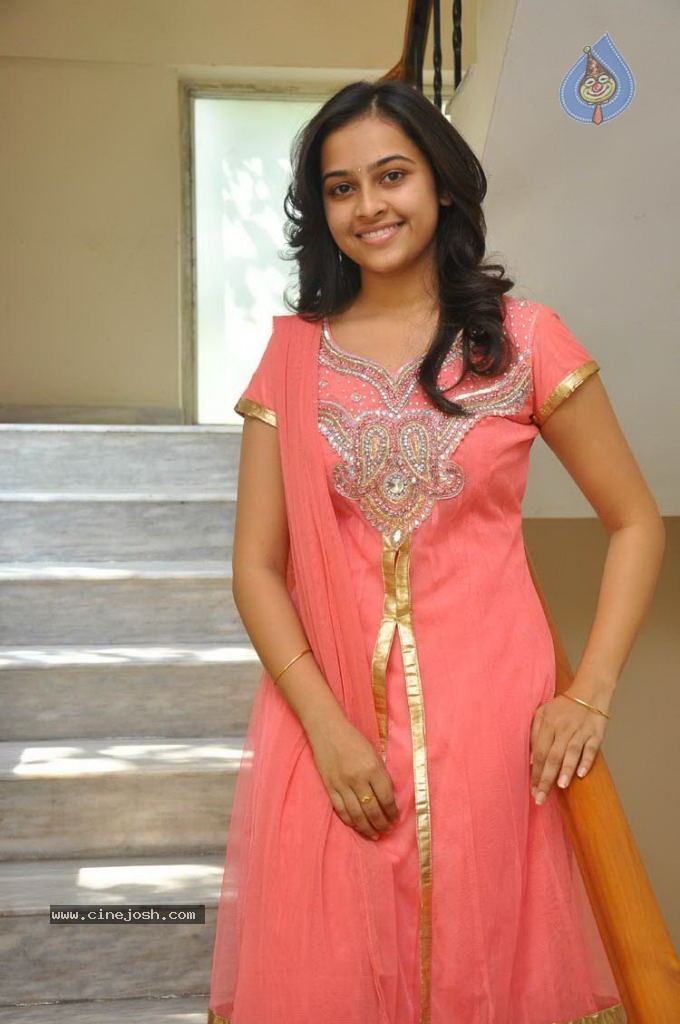 Sri Divya New Stills - 35 / 37 photos