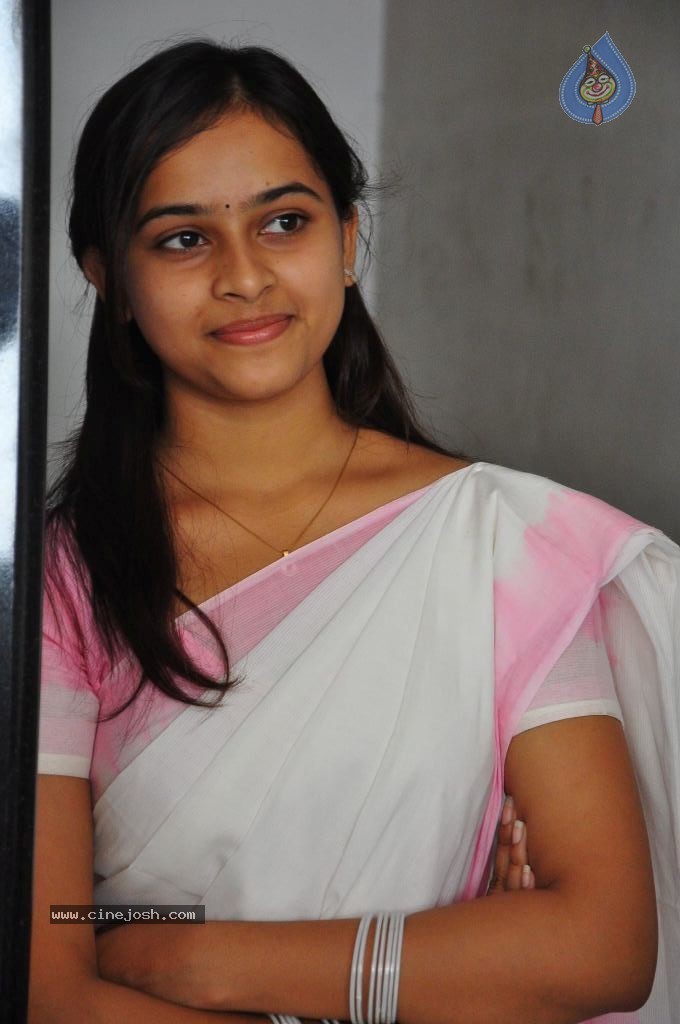 Sri Divya New Stills - 26 / 50 photos