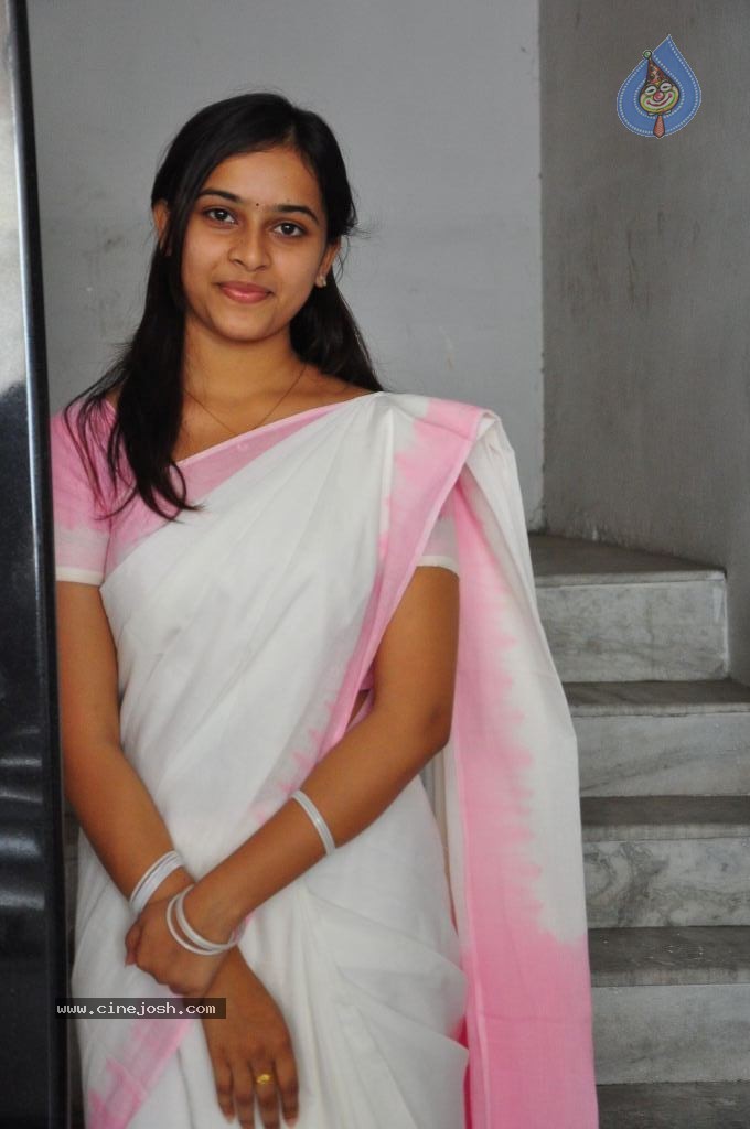 Sri Divya New Stills - 36 / 50 photos