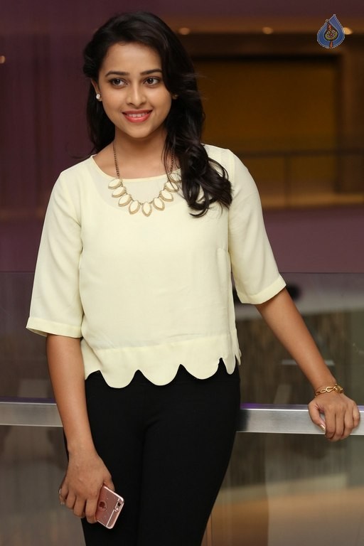 Sri Divya Photos - 20 / 42 photos