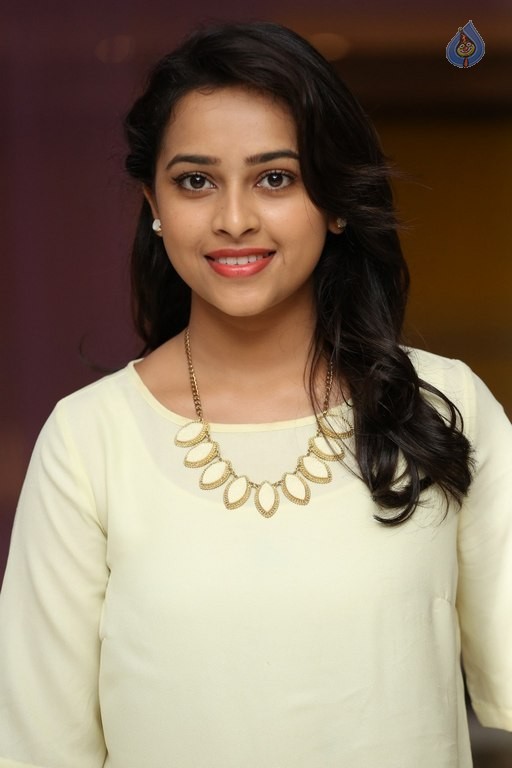 Sri Divya Photos - 32 / 42 photos