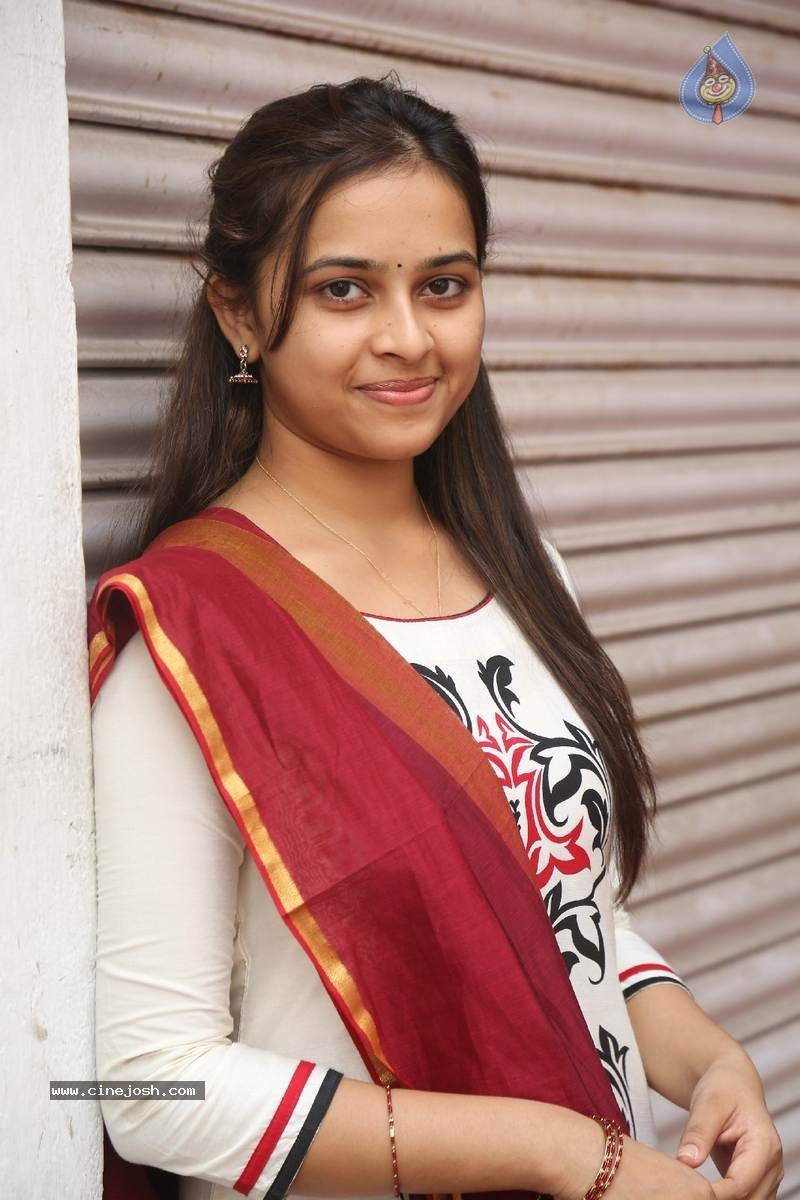 Sri Divya Photos - 17 / 50 photos