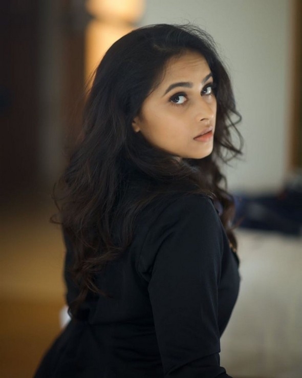 Sri Divya Photos - 2 / 9 photos