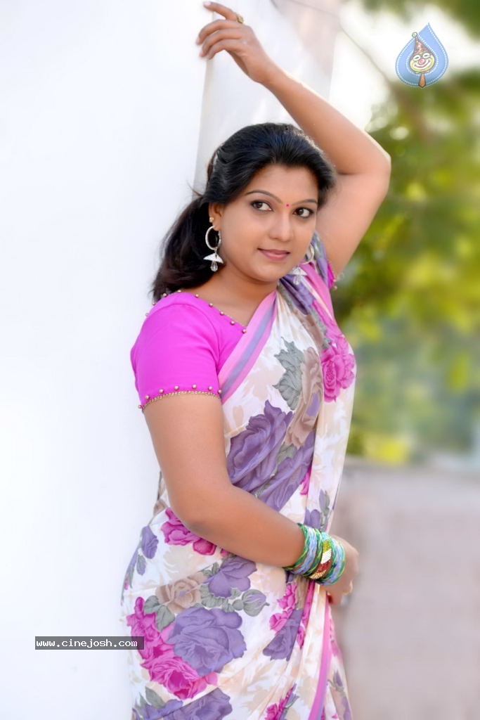 Sri Lakshmi Cute Stills - 20 / 29 photos