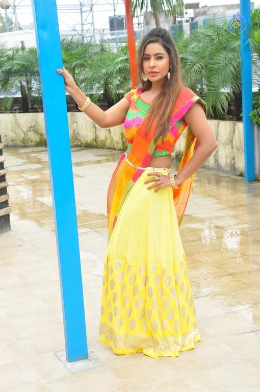 Sri Reddy Latest Photos - 23 / 35 photos