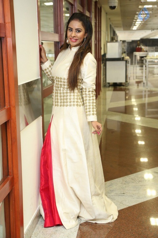 Sri Reddy Mallidi New Photos - 21 / 42 photos