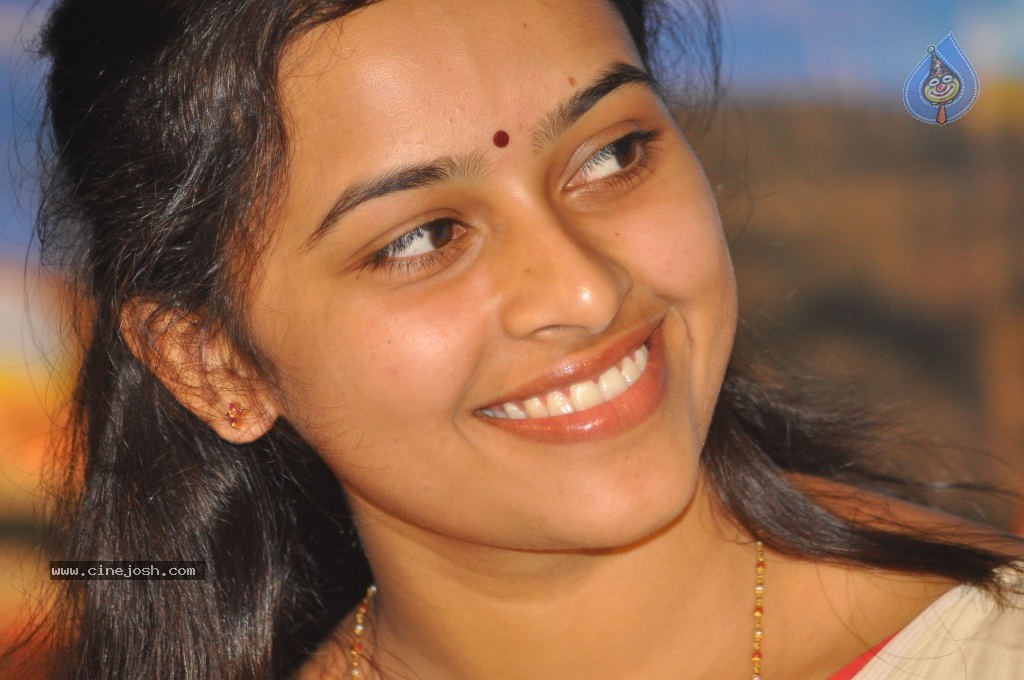 Sri Divya Stills - 25 / 53 photos