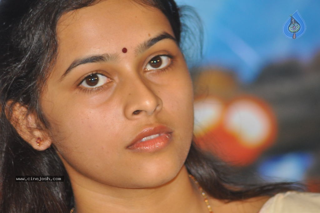 Sri Divya Stills - 32 / 53 photos