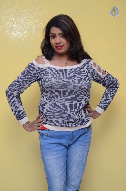 Sridevi New Actress Photos - 26 / 42 photos