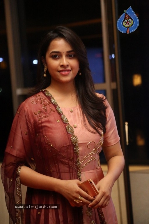 Sridivya Latest Photos - 13 / 21 photos