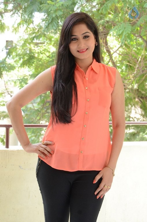 Srilatha New Gallery - 21 / 31 photos