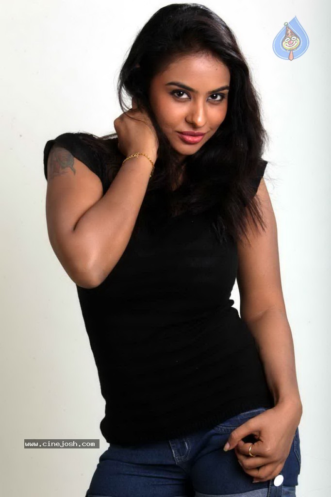 Srilekha New Hot Stills - 26 / 64 photos