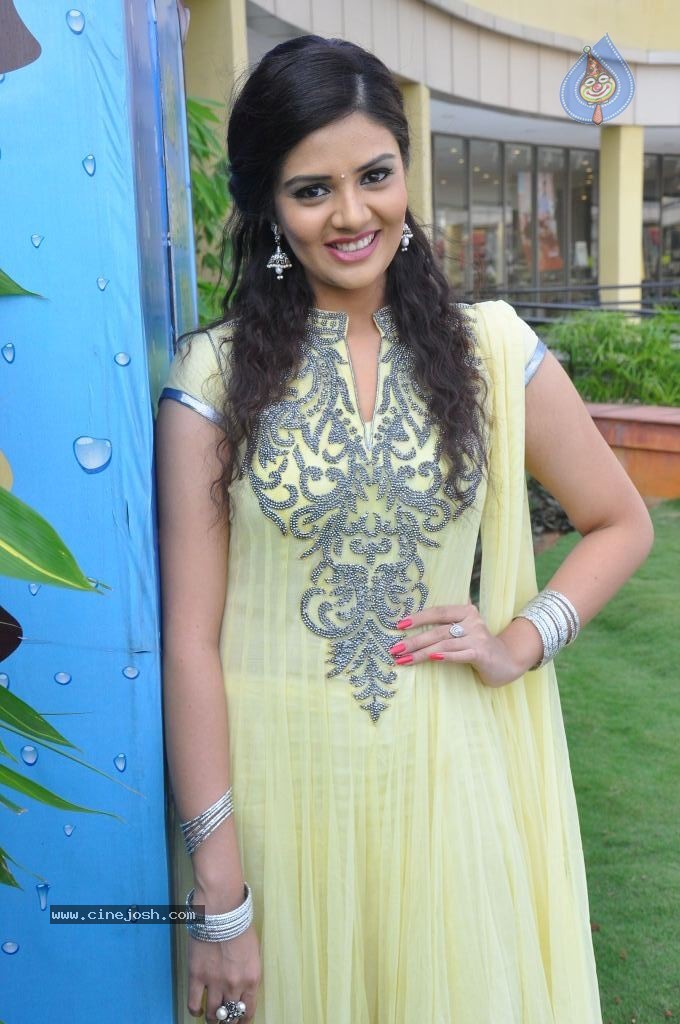 Srimukhi Latest Gallery - 21 / 59 photos