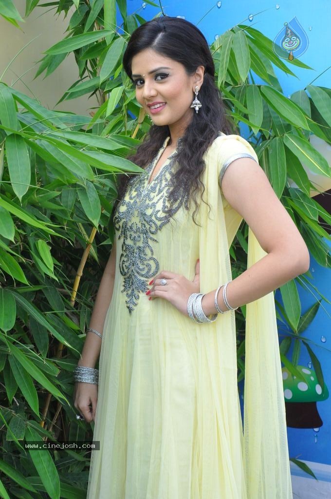 Srimukhi Latest Gallery - 28 / 59 photos