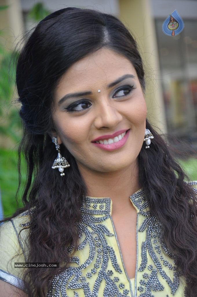 Srimukhi Latest Gallery - 30 / 59 photos