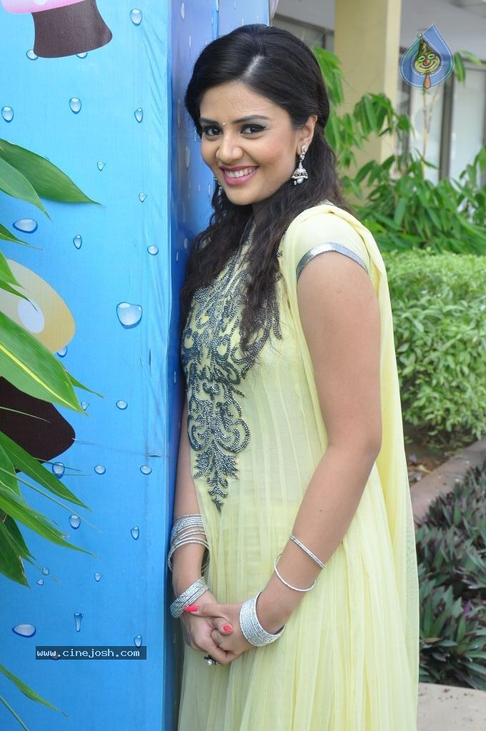 Srimukhi Latest Gallery - 44 / 59 photos