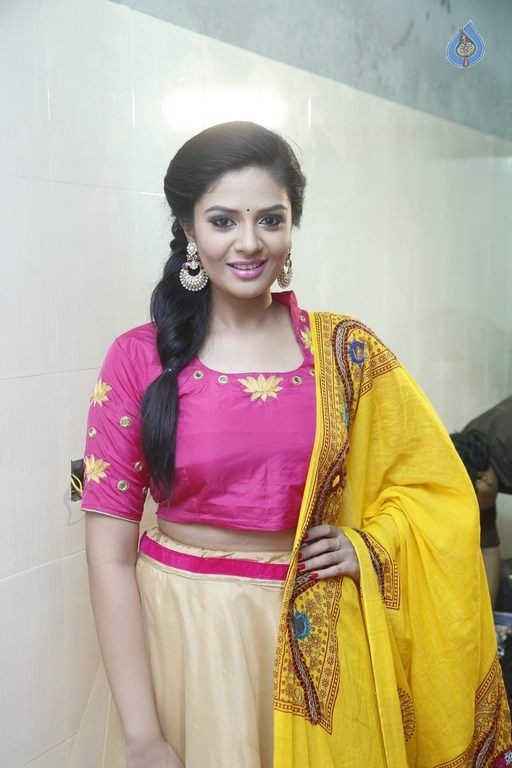 Srimukhi Latest Images - 34 / 42 photos