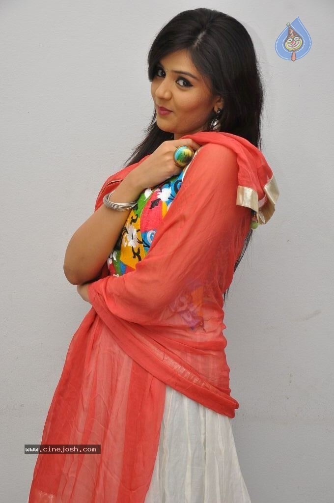 Srimukhi New Stills - 13 / 75 photos