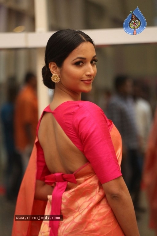 Srinidhi Shetty Gallery - 4 / 12 photos