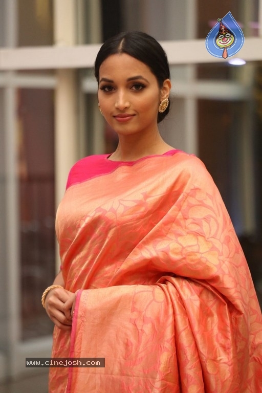 Srinidhi Shetty Gallery - 9 / 12 photos