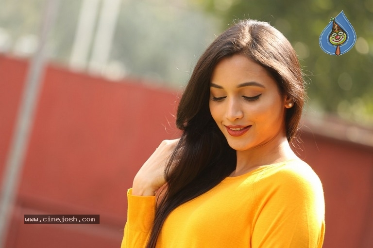 Srinidhi Shetty Photos - 5 / 20 photos